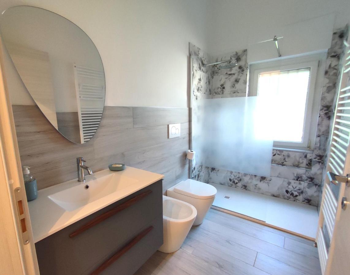 Vista Lago Lecco - Neiade Guest House Pescate エクステリア 写真